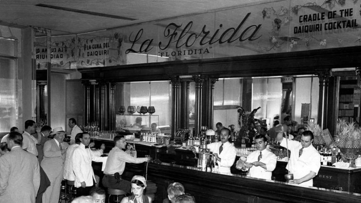 La Habana. El bar El Floridita en una foto de su época dorada.