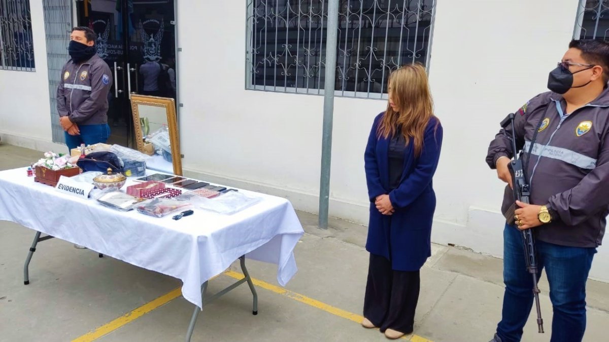 Está implicada en una muerte en Santa Elena. Se la detuvo en una urbanización de La Aurora Se la acusa también de brujería