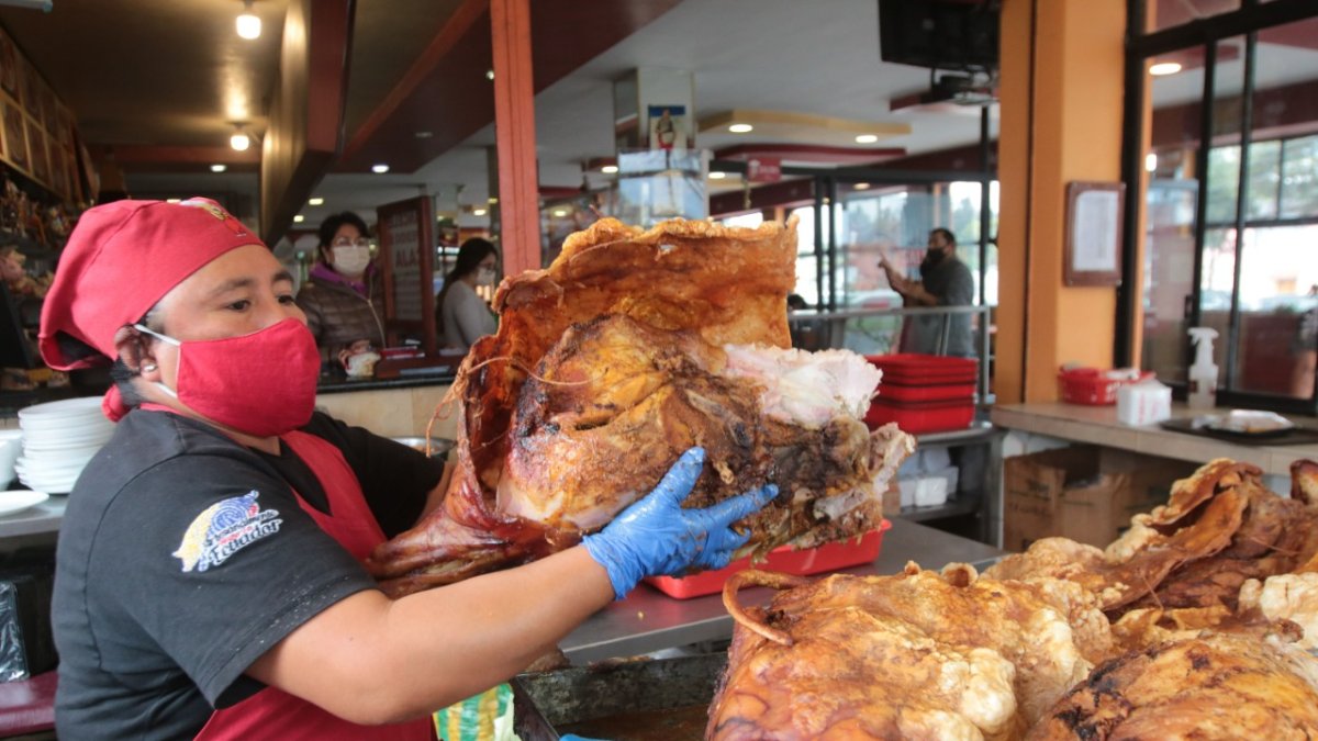 Plato. El hornado es uno de los platos fuertes representativos.