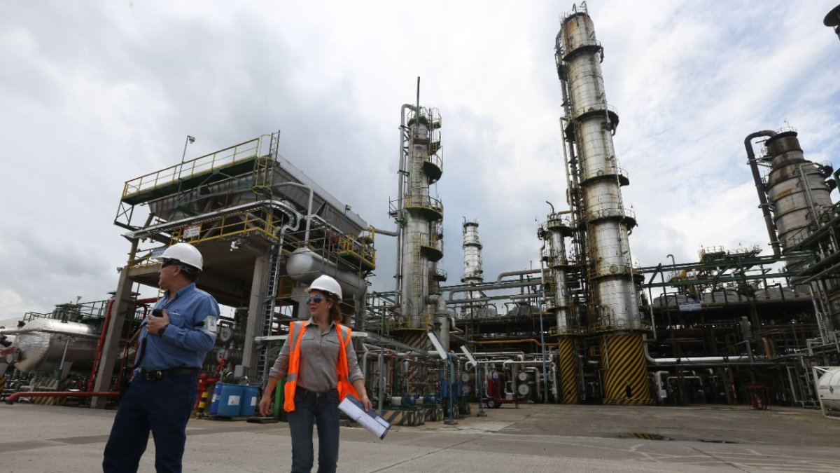 La Refinería de Esmeraldas produce 110 mil barriles al día.