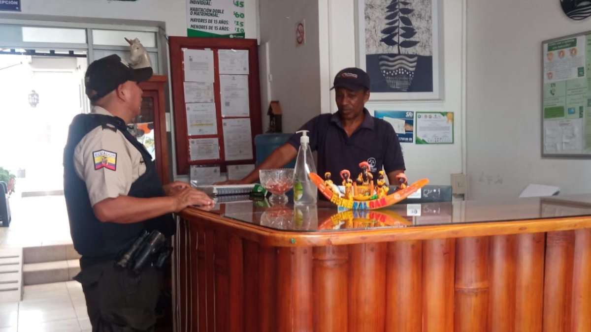 Circuito. En Esmeraldas, un escuadrón policial está encargado de patrullar las zonas turísticas durante el feriado.