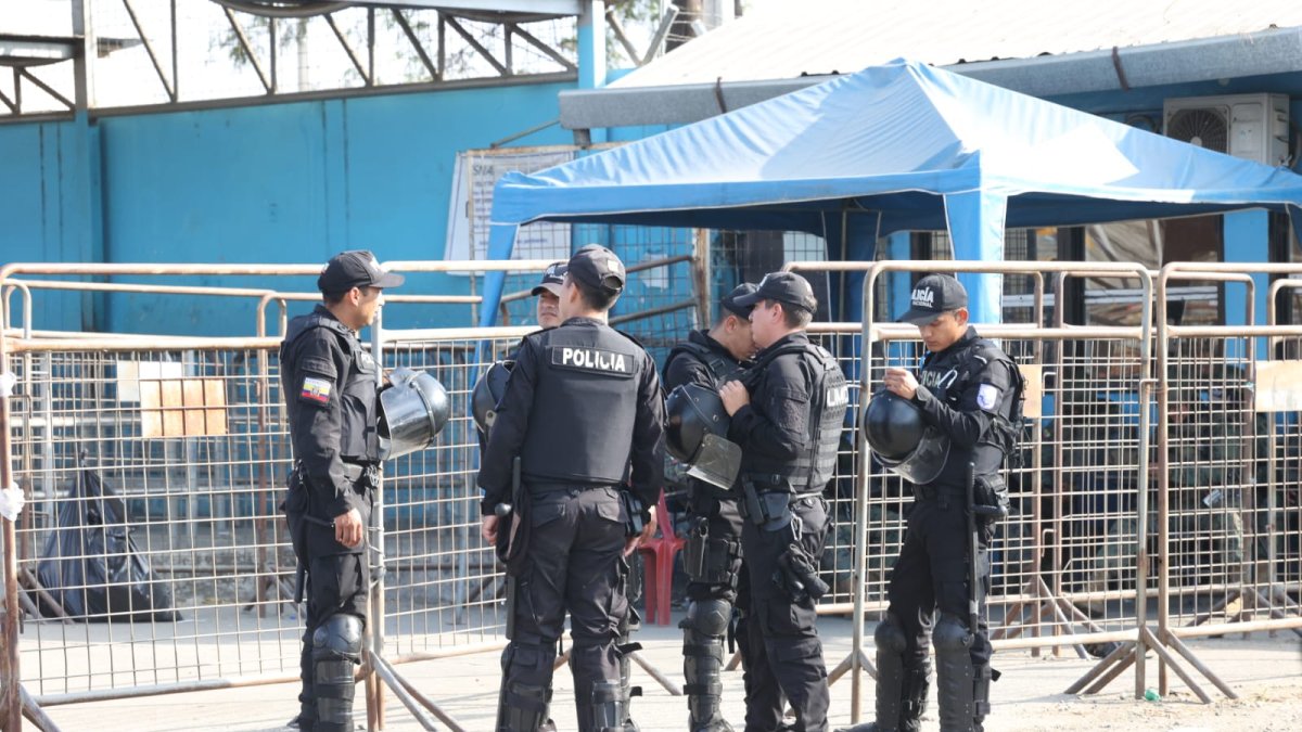 Así amanecieron los exteriores de la Penitenciaría del Litoral.