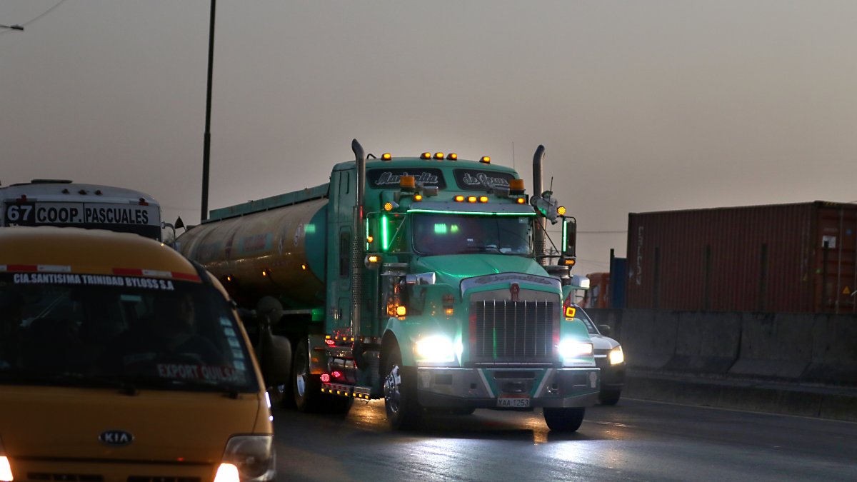 Vialidad. Los ciudadanos piden que se realicen más controles a los conductores que instalan faroles no permitidos en sus vehículos.