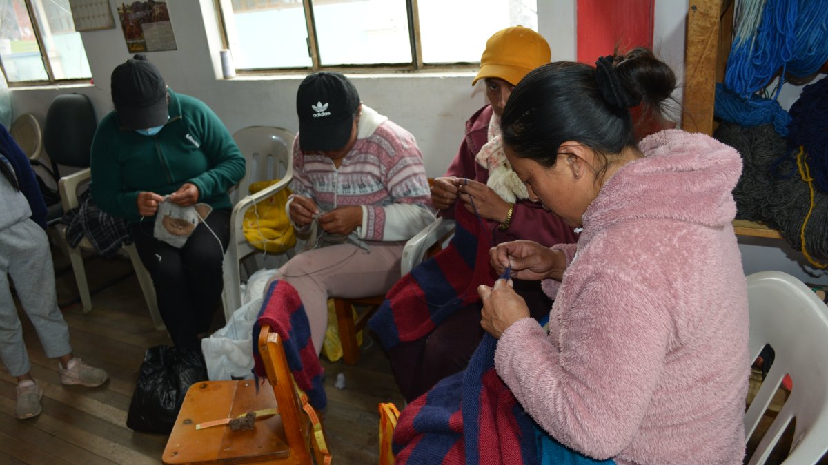 Conocimientos. Las socias de Texal han aprovechado los saberes ancestrales del tejido para crear prendas que ahora exportan a varios países.