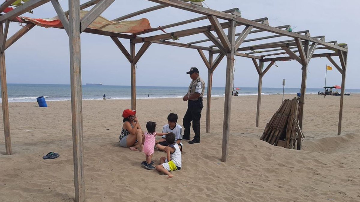 Vigilancia. La Policía monitoreó las playas y los sitios gastronómicos y turísticos de la provincia.