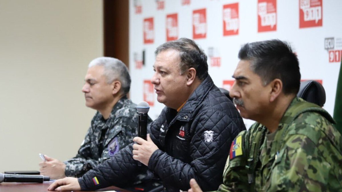 El ministro del Interior, Juan Zapata, y el comandante general de la Policía, Fausto Salinas, en Santo Domingo.