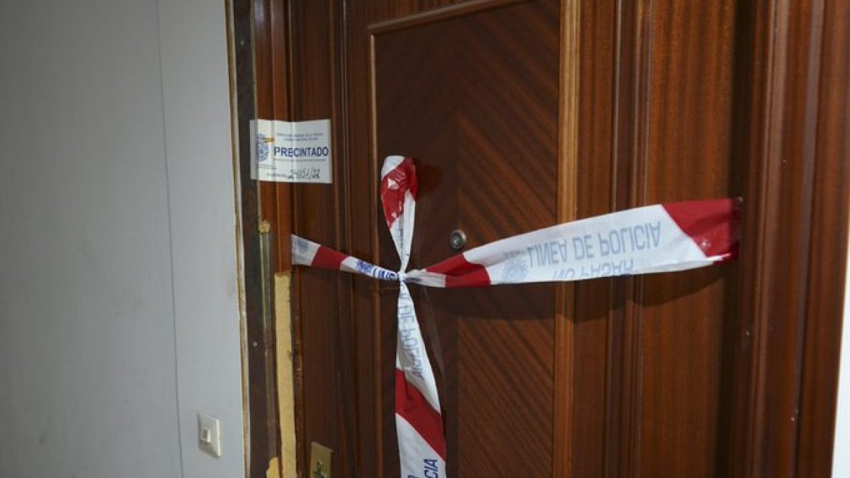 Vista de la vivienda donde se produjo el suceso en Benalmádena, Málaga, España.