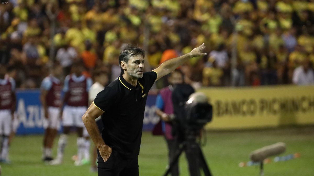 Fabián Bustos quiere ser campeón por segunda vez con Barcelona.