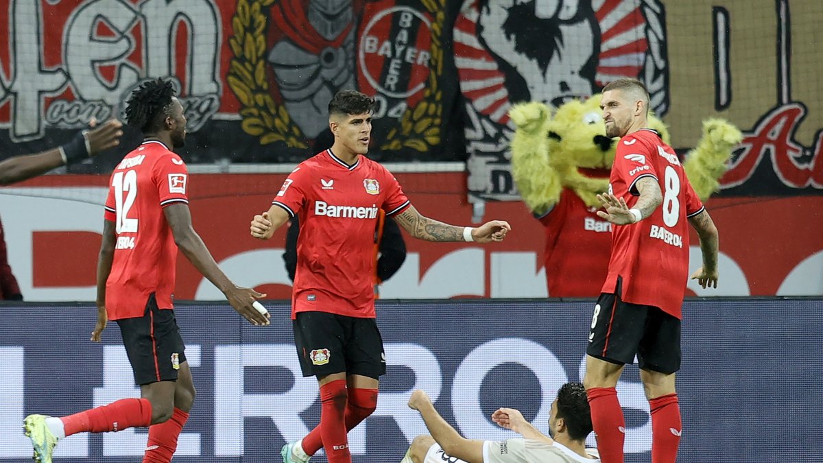 Piero Hincapié lideró la defensa en el triunfo de Bayer Leverkusen ante Unión Berlín.