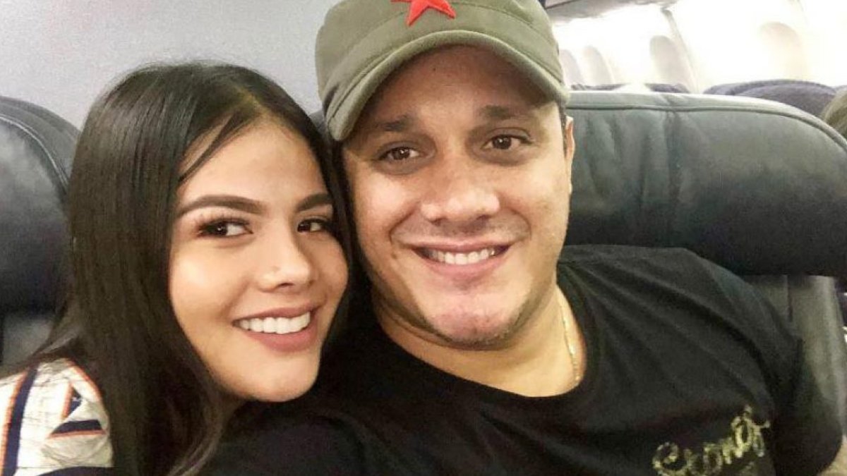 Carlos José con su expareja.