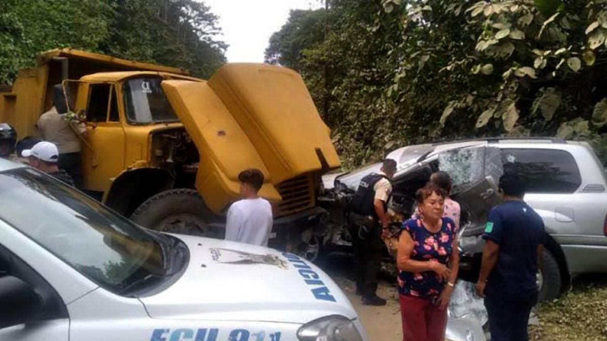 Evidencias. En la carretera se levantaron indicios del hecho.