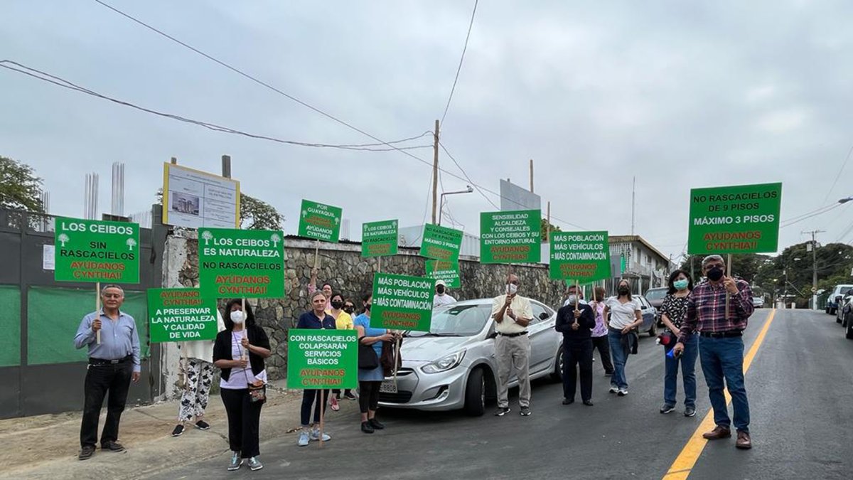 Moradores de varias calles de la urbanización se han sumado a la protesta que inició el Comité Los Ceibos, ante los problemas que consideran generará el aumento de la población en el sector.
