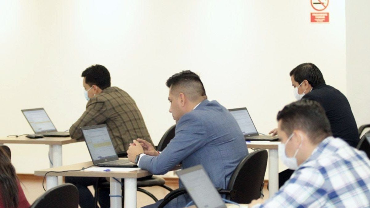 Pruebas. Los candidatos recibieron casi dos meses de capacitación y luego respondieron 100 preguntas.