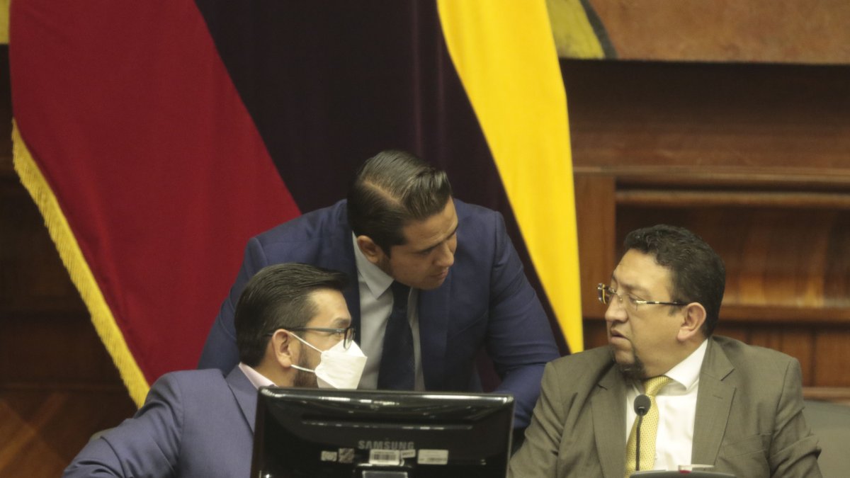 El 28 de junio de 2022, UNES tuvo un primer intento infructuoso de destituir al presidente Lasso