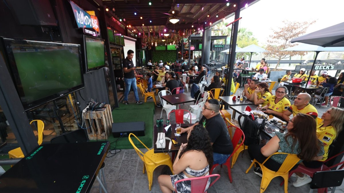 La Plaza Guayarte, en el sector frente a la Universidad Católica, fue uno de los puntos de encuentros en Guayaquil.