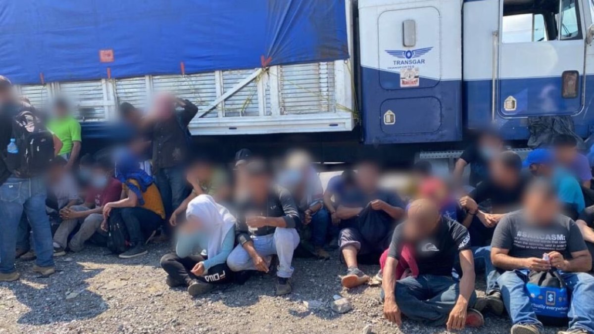 Las autoridades migratorias de México encontraron a los compatriotas en dos operativos viales.