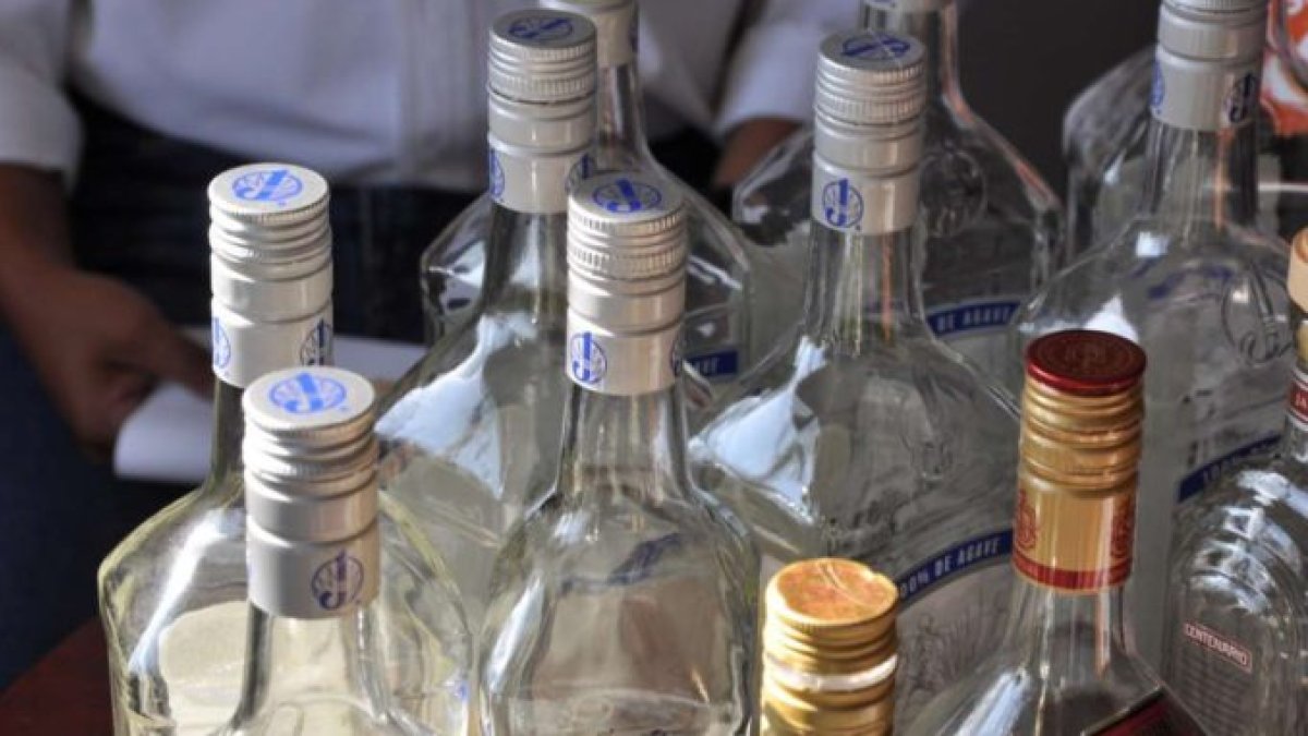 Imagen archivo, botellas de licor