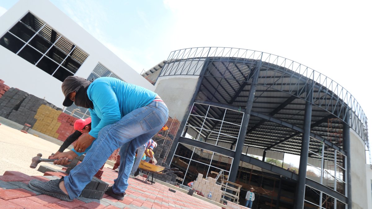 Las actividades inmobiliarias propias o arrendadas representaron el 47 % de los créditos entregados.