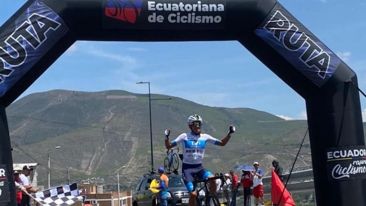 El ciclista Erik Pozo obtuvo dos coronas en el Campeonato nacional juvenil que se desarrolló en Ibarra