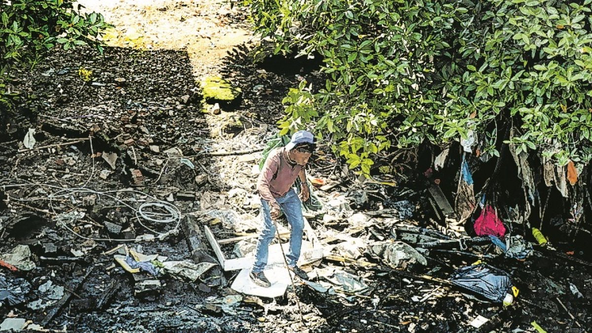 Guayaquil. Vecinos encuentran un cuerpo flotando en el estero.