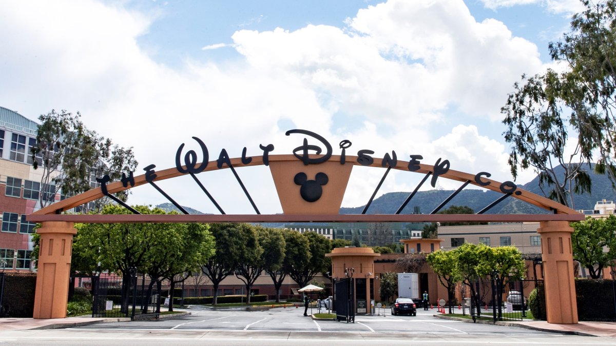 Vista de la entrada de los estudios de Disney en Burbank, California (EE.UU.).