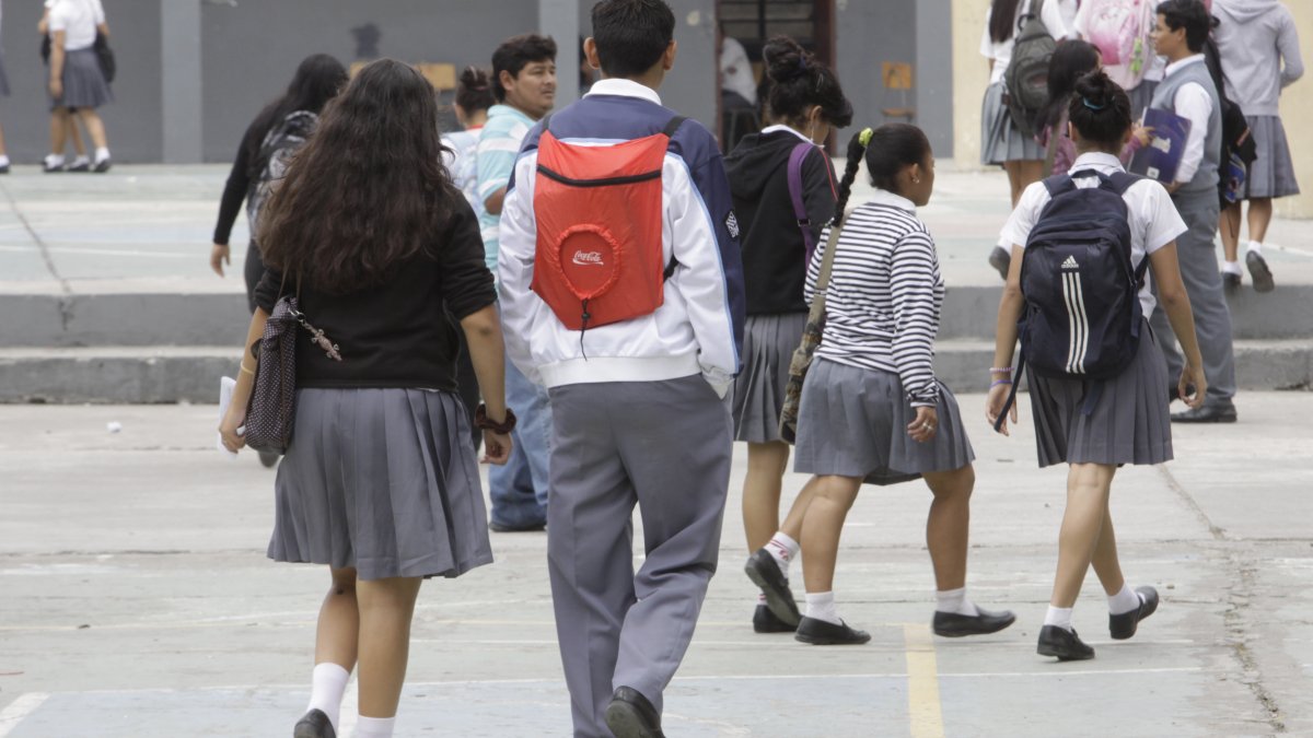 Varios colegios reciben amenazas, pero continúan en clases presenciales.