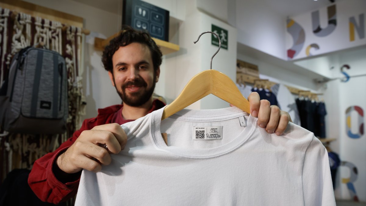 El director general de Someone Somewhere, Antonio Nuño, posa durante una entrevista con EFE, el 7 de noviembre de 2022 en Ciudad de México (México).