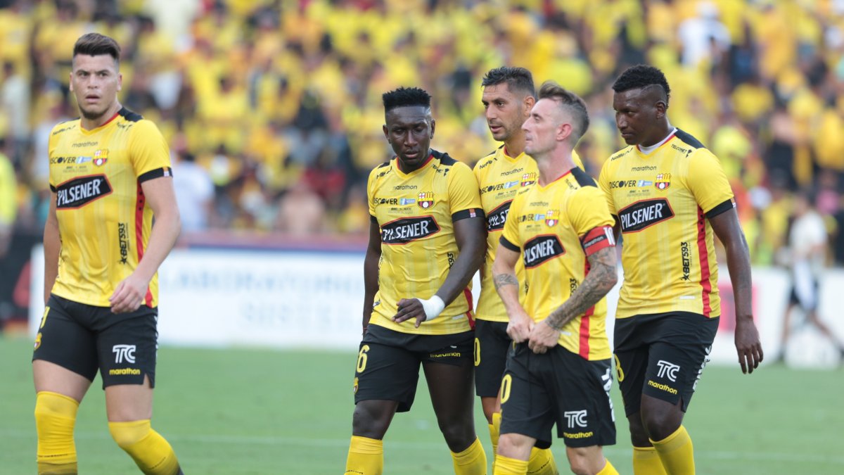 La defensa de Barcelona es un verdadero dilema. Rodríguez (i) sí podrá estar.