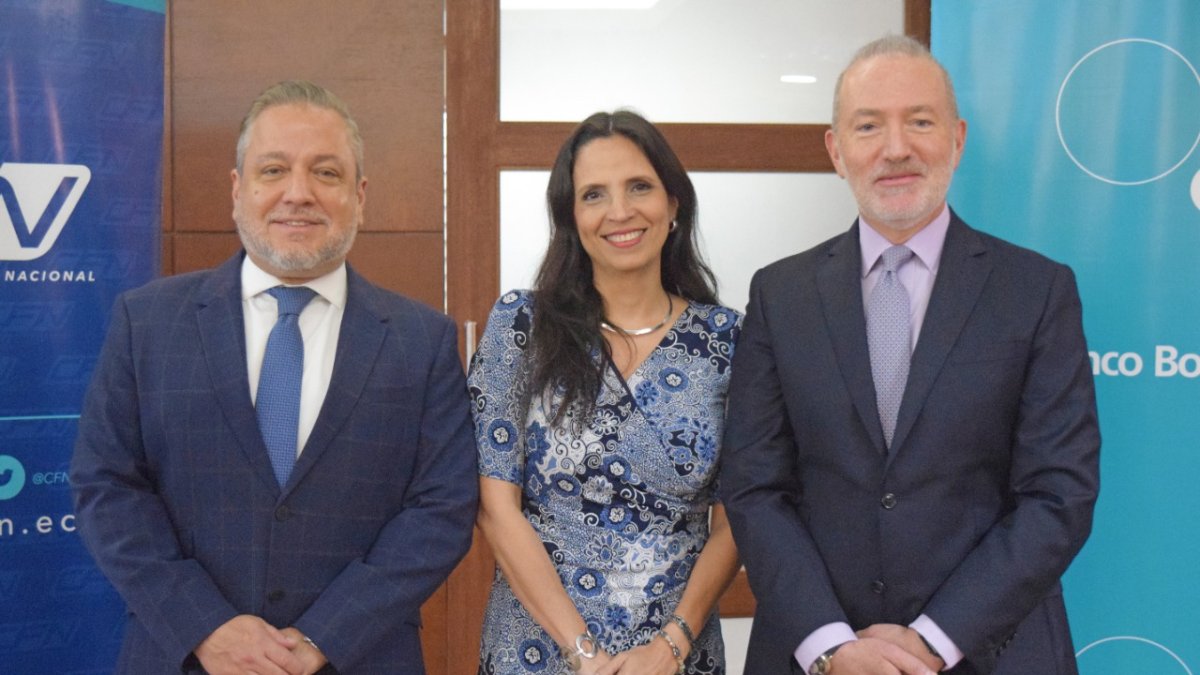 Autoridades de ambos bancos suscribieron el convenio de financiamiento.