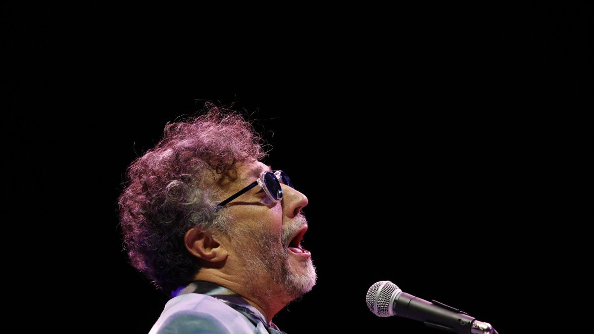 El cantante argentino Fito Páez durante el concierto que ofreció en el WiZink Center de Madrid.
