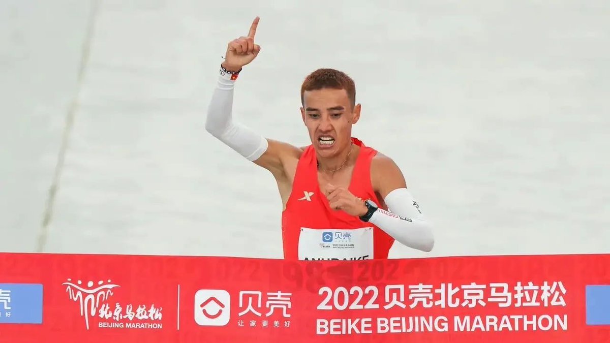 Anubaike Kuwan como ganador de la maratón de Pekín.