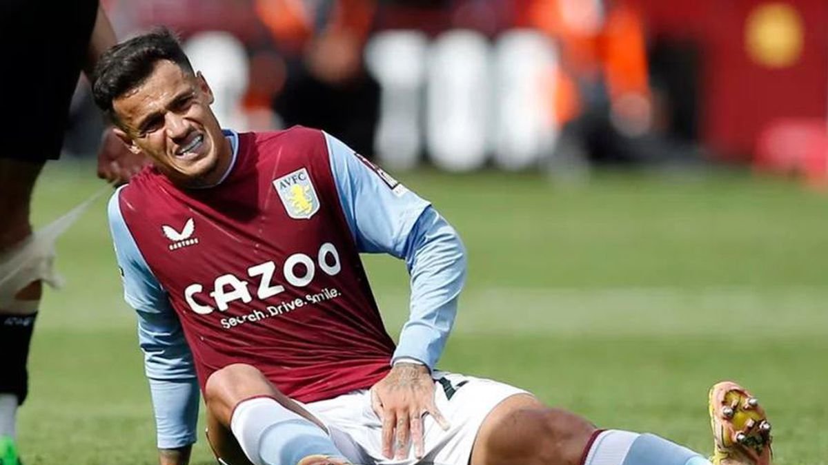 El jugador del Aston Villa sufrió un desgarro en Inglaterra que afectaron.