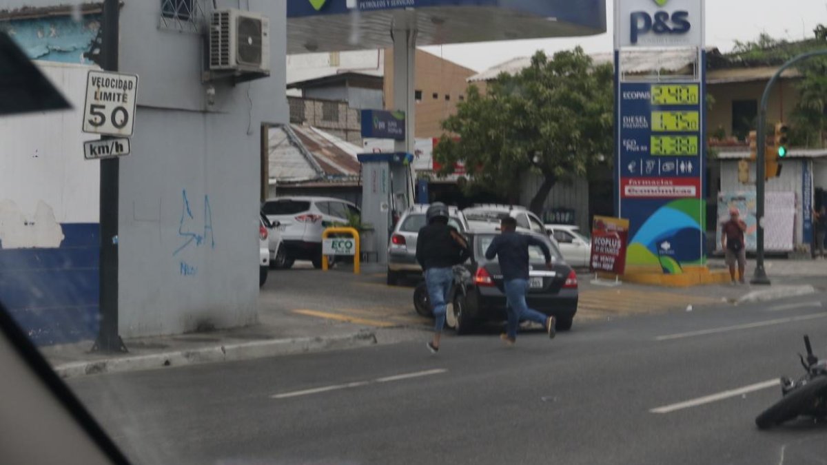 El hecho delictivo se registró en la avenida Quito. Los criminales huyeron en dirección a la avenida Machala.