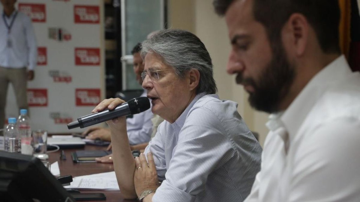 Sesión. A la reunión también asistieron el ministro de Defensa, de Salud, de Economía, entre otros.