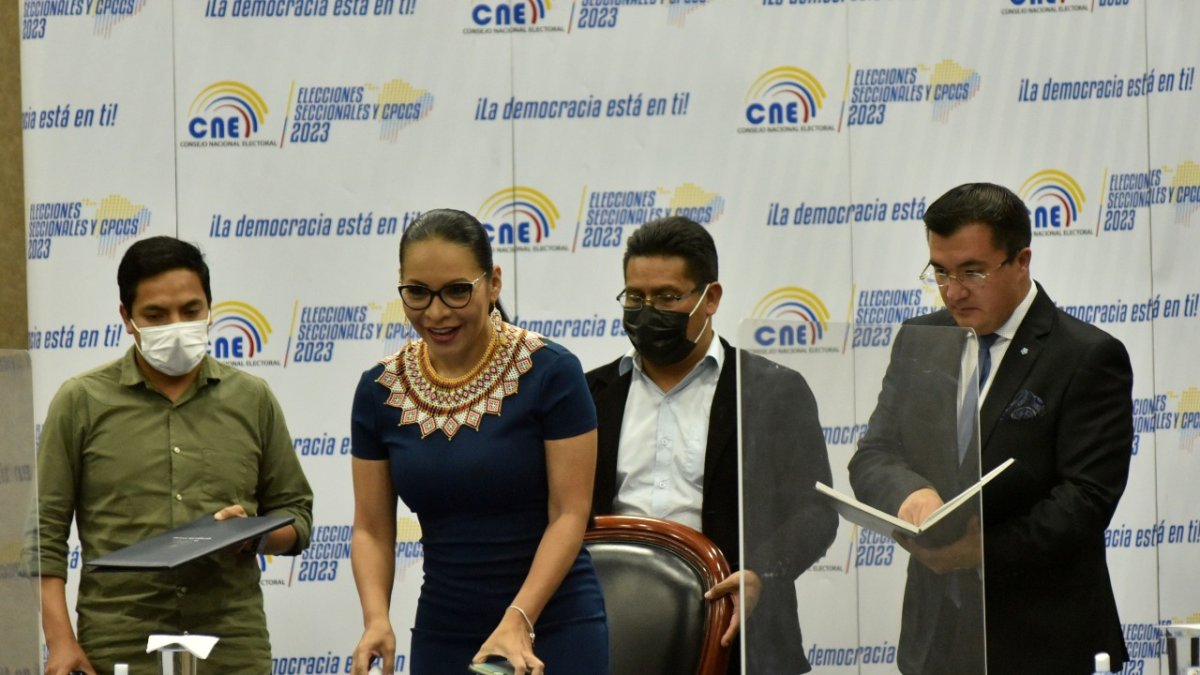 Sesión. Diana Atamaint hizo la convocatoria para la sesión de sorteo.