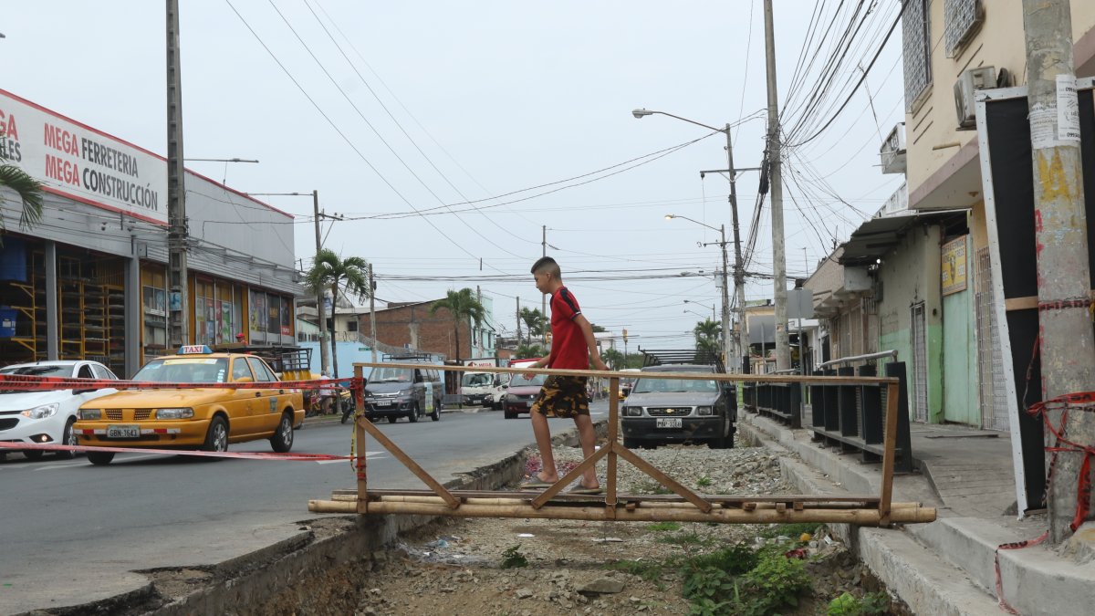 Estado. Así se encuentra el carril por donde pretende pasar las unidades.