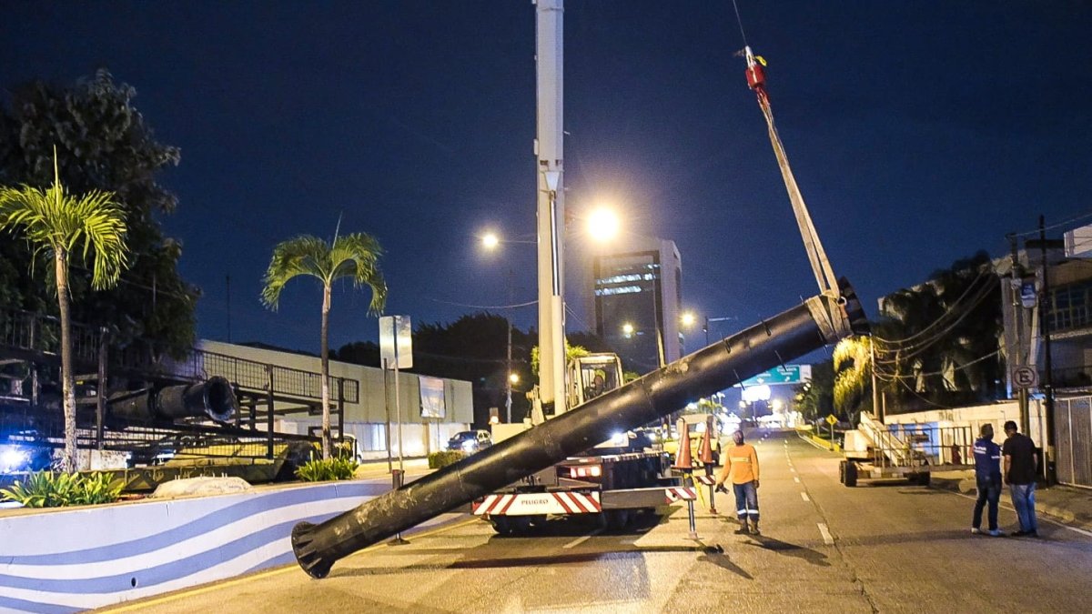 Hecho. Viteri argumentó que se están desmontando alrededor de 90 vallas publicitarias que no cuentan con permisos y que no pueden regularizarse.