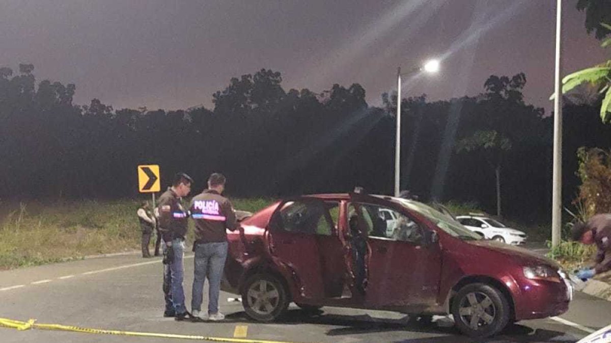 Quevedo. El automotor apareció abandonado en la Ruta Ecológica.