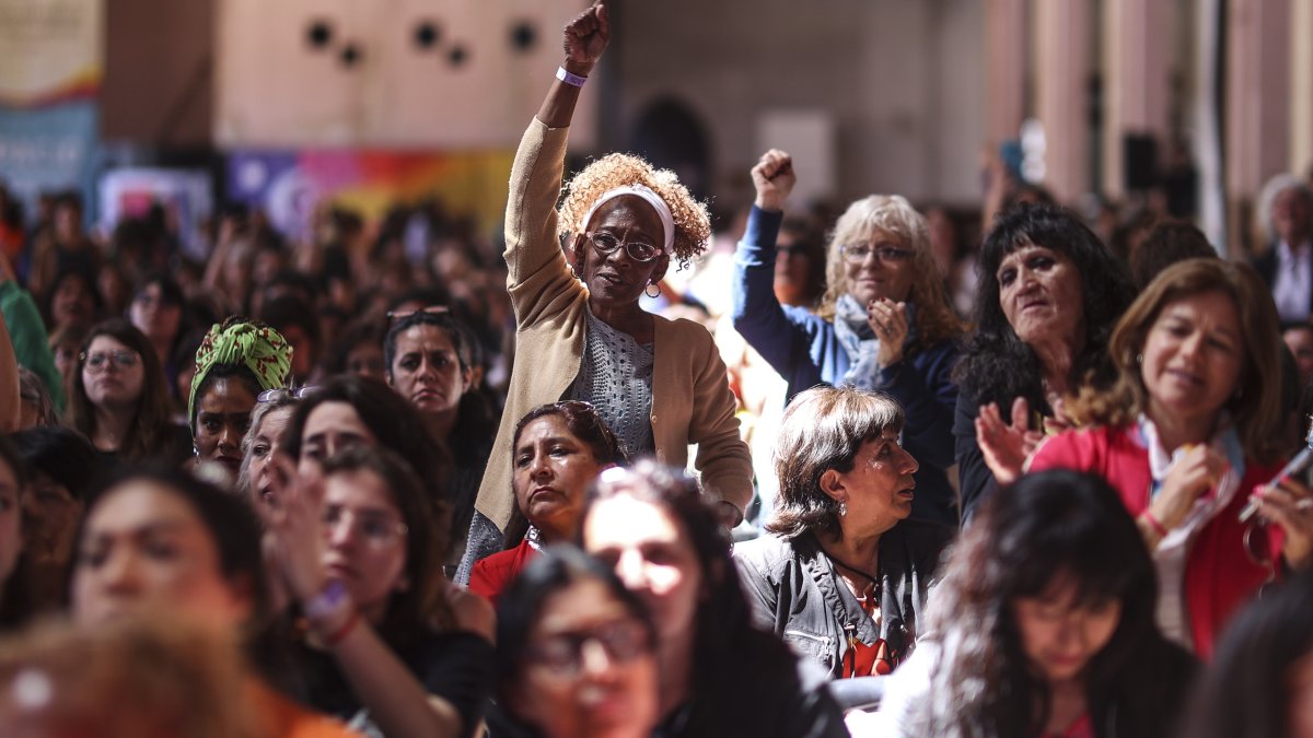 Encuentro. Parte de las asistentes a un congreso en el eje del Foro Feminista, este lunes en Buenos Aires.