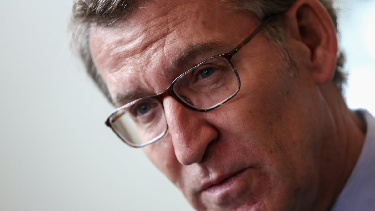 El presidente del Partido Popular (PP) de España, Alberto Núñez Feijóo, fue registrado este 10 de noviembre, durante un conversatorio en la Universidad de las Américas (UDLA), en Quito (Ecuador).