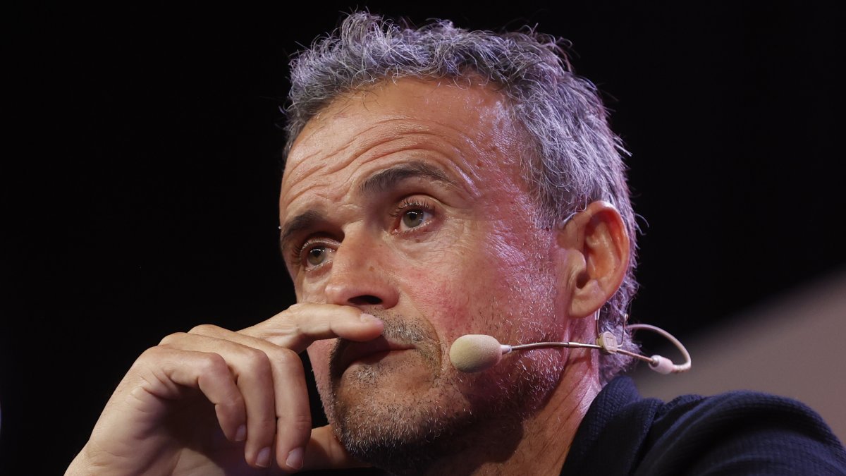 El seleccionador nacional, Luis Enrique Martínez, anuncia la lista definitiva de jugadores para el Mundial de Qatar 2022 en la Ciudad del Fútbol, en Las Rozas, Madrid.