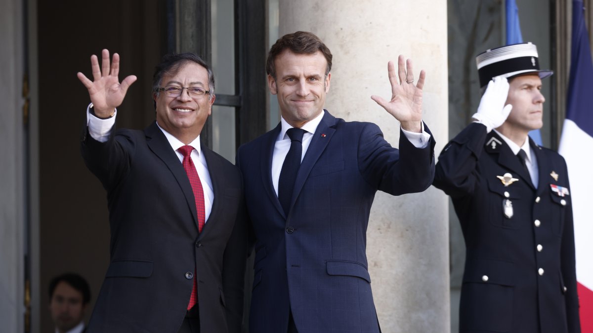 Emmanuel Macron y Gustavo Petro en foto de 10 de noviembre de 2022. /YOAN VALAT