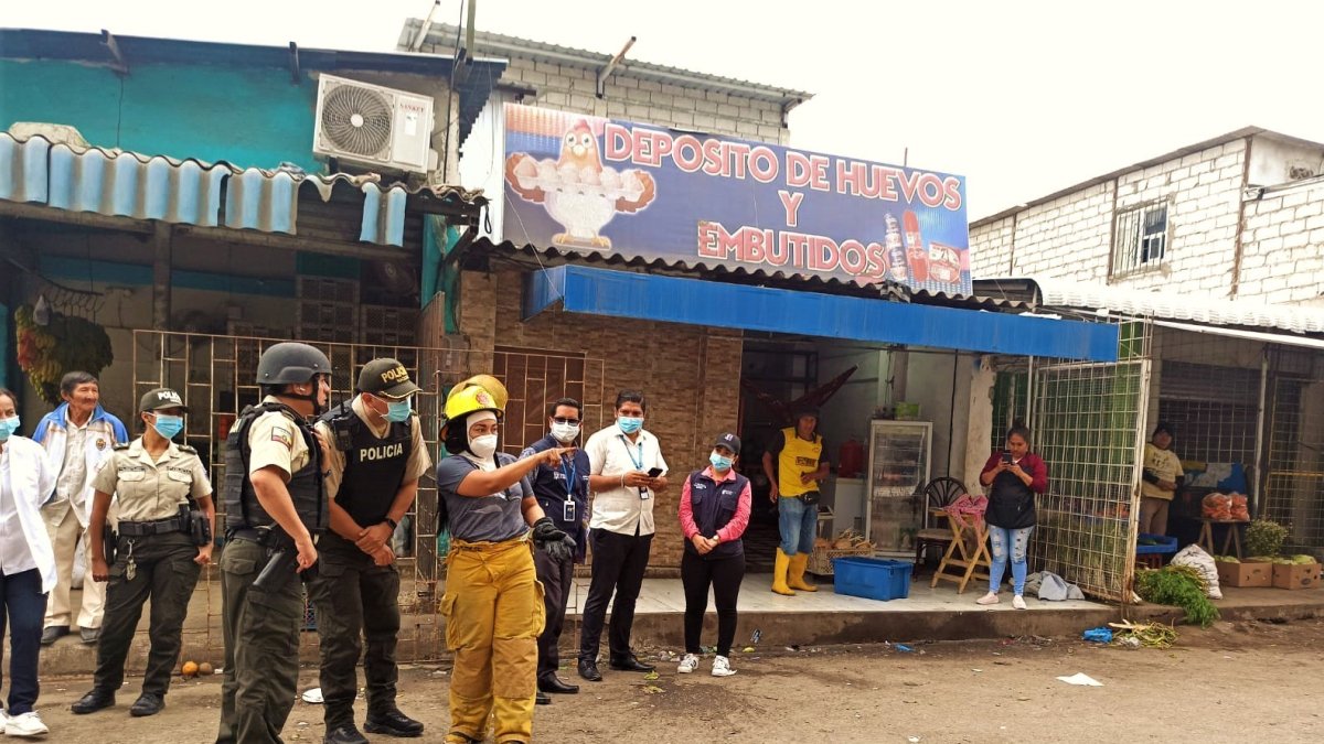 La Libertad. Elementos del Cuerpo de Bomberos, de la Policía Nacional y del Municipio, recorren la zona H.