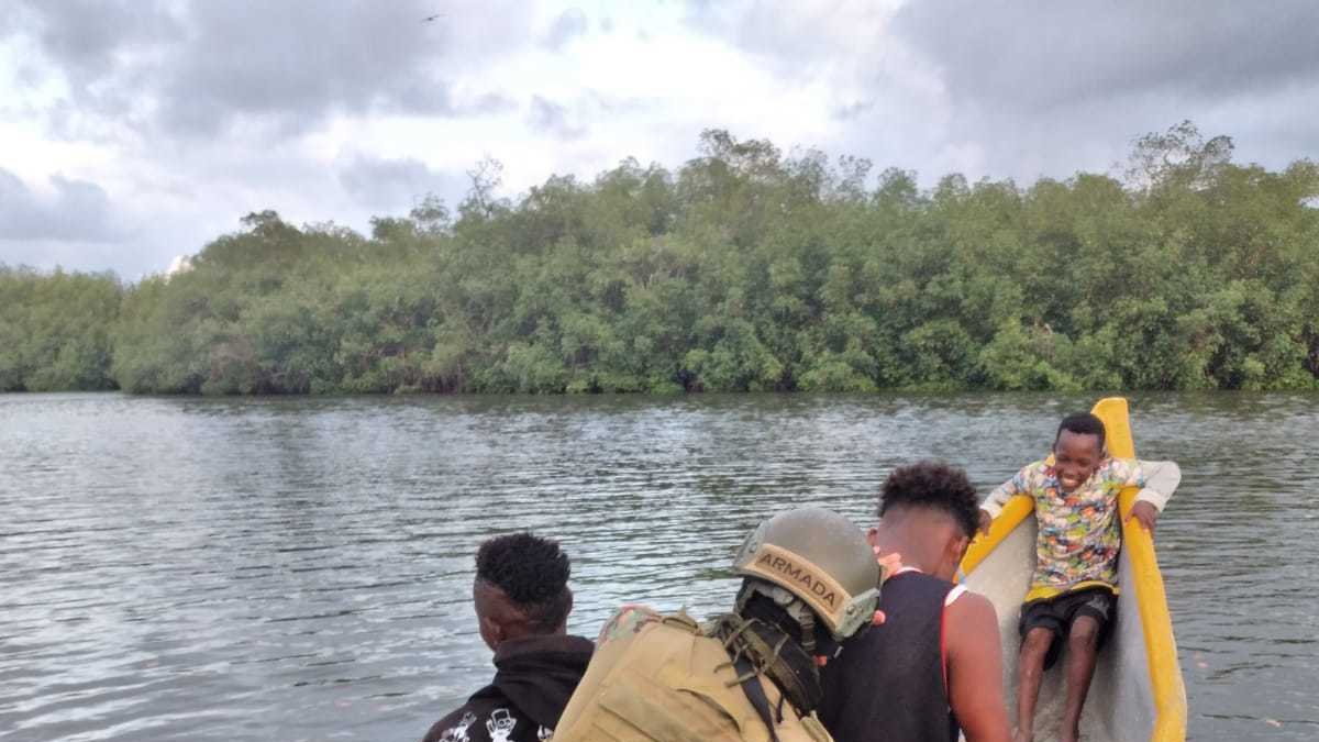 La Libertad. Elementos del Cuerpo de Bombero, Policía Nacional y del Municipio cumplían ayer un operativo.