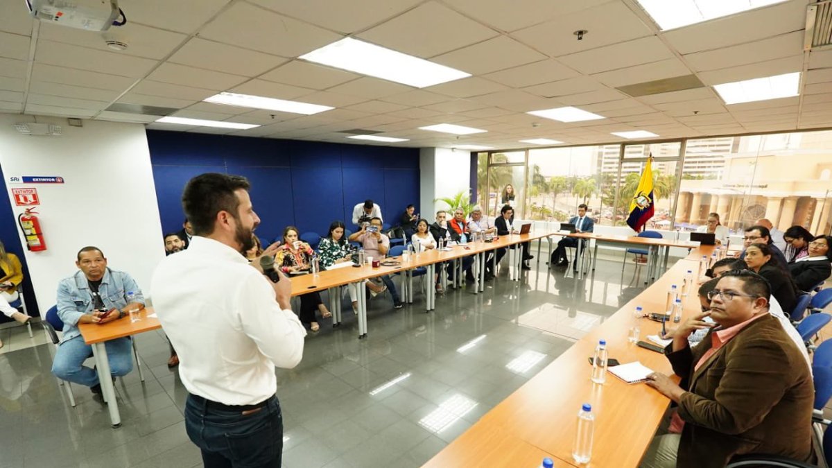 El ministro Pablo Arosemena organizó un conversatorio con medios de Guayaquil para hablar de los alcances d e la Proforma del 2023.