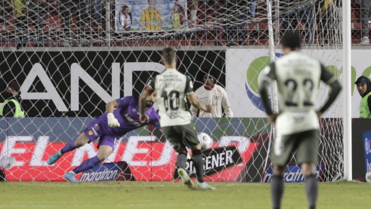 Damián Díaz no pudo anotarle un penal a Hernán Galíndez.