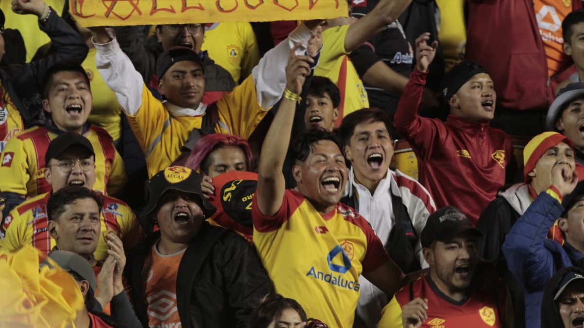 Miles de hinchas festejaron hasta más no poder, tras el título que logró Aucas