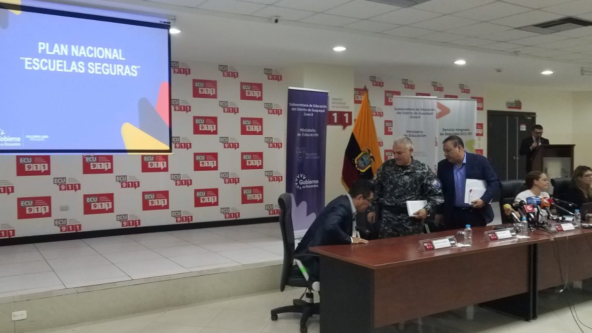 Autoridades de los ministerios de Educación y del Interior participaron en la rueda de prensa sobre el plan Escuelas Seguras.