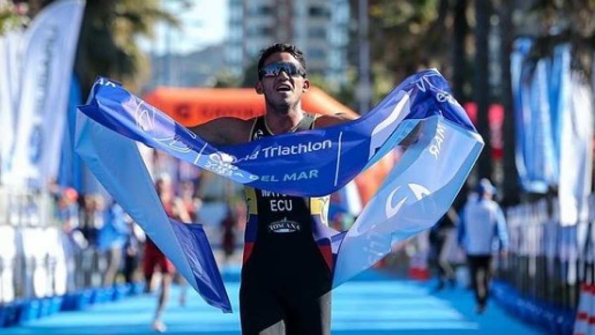 El guayaquileño terminó primero tras registrar 53 minutos con 47 segundos.