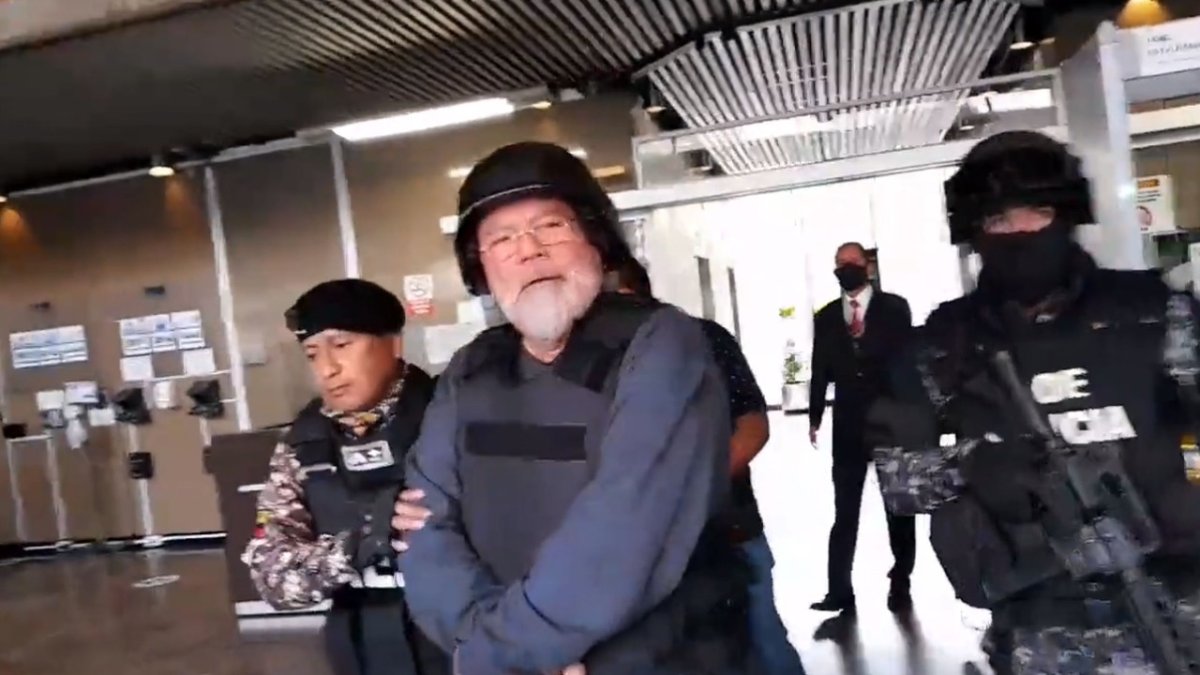 Seguridad. Carlos Pareja fue escoltado por agentes penitenciarios y miembros del Grupo de Operaciones Especiales (GOE) de la Policía.